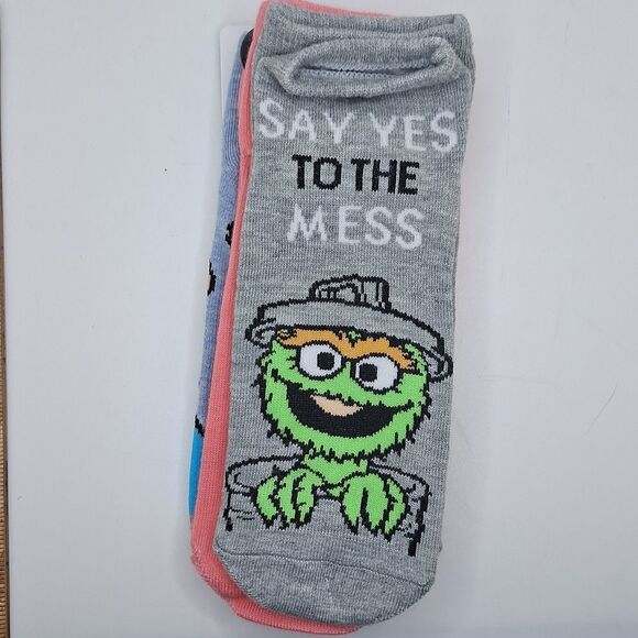 Cookie monster Elmo Oscar the grouch no-show socks - Picture 4 of 5